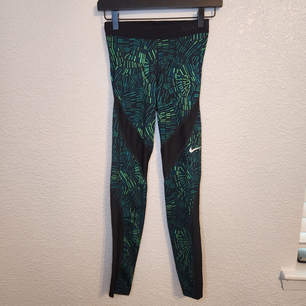 Nike Women’s Green Patterned Training Leggings